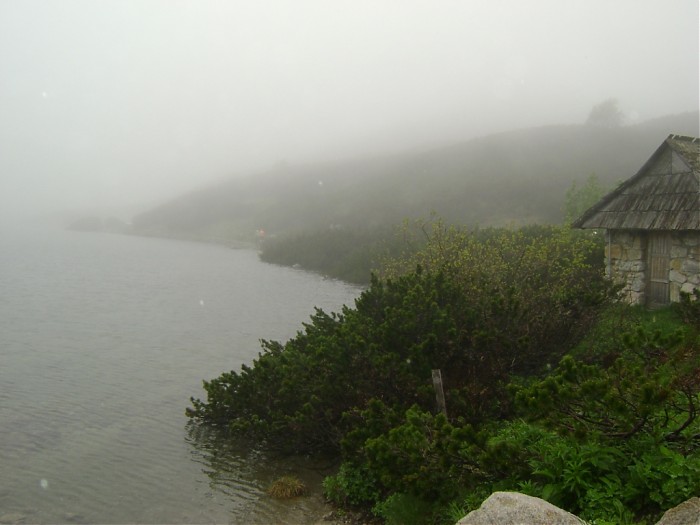 Morskie Oko w mgle